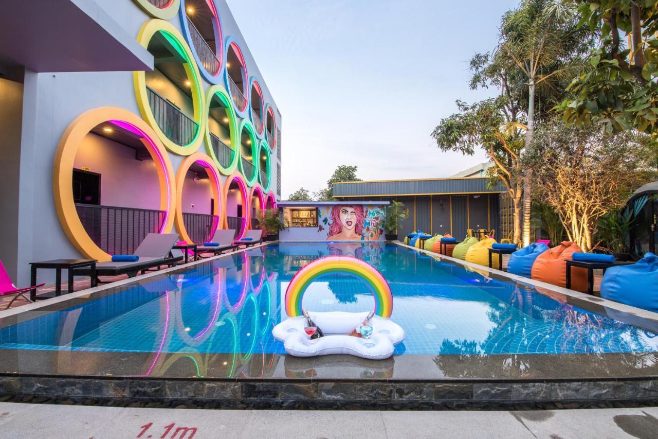 White Rabbit Hostel Siem Reap Esterno foto