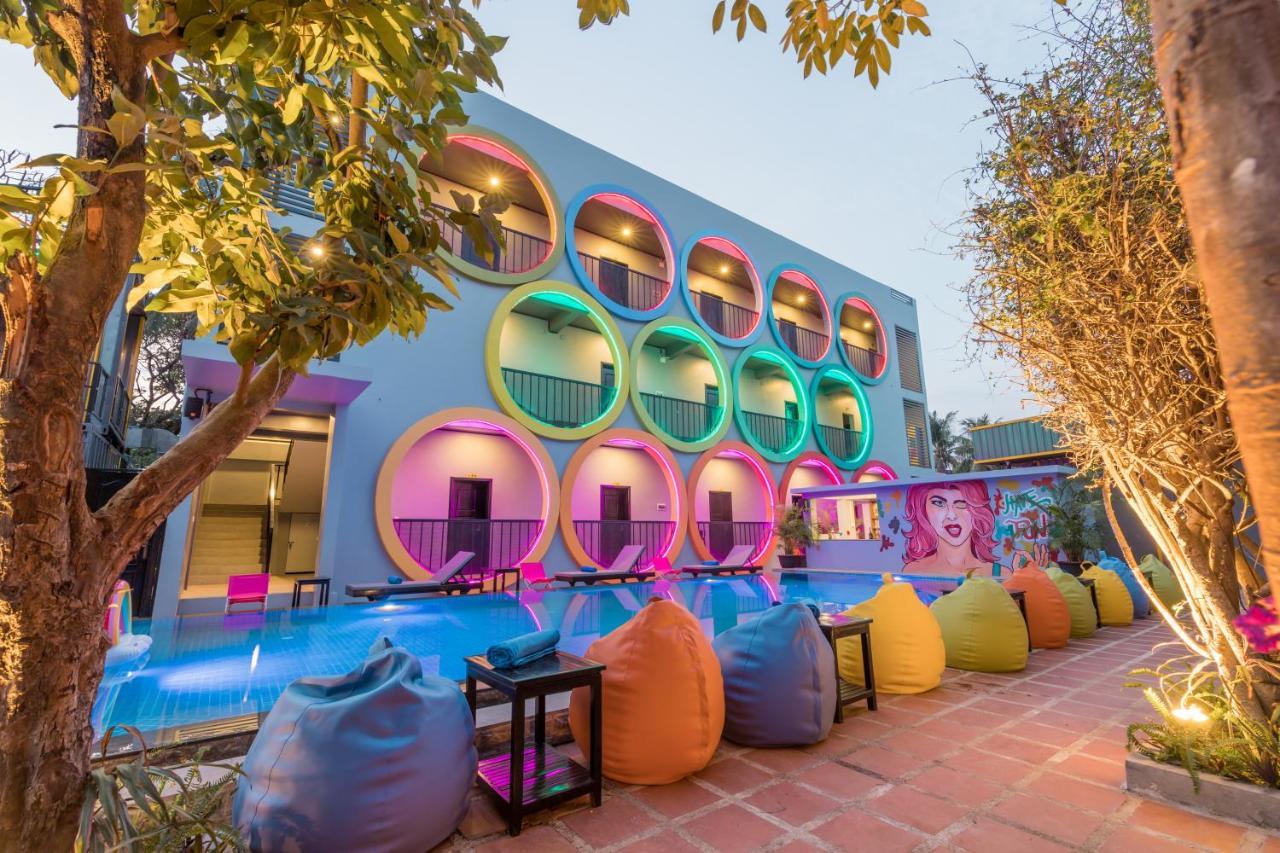 White Rabbit Hostel Siem Reap Esterno foto