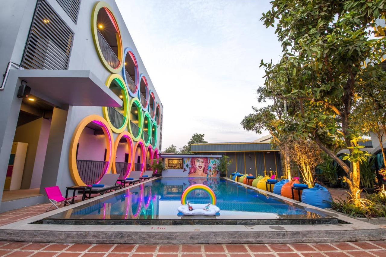 White Rabbit Hostel Siem Reap Esterno foto