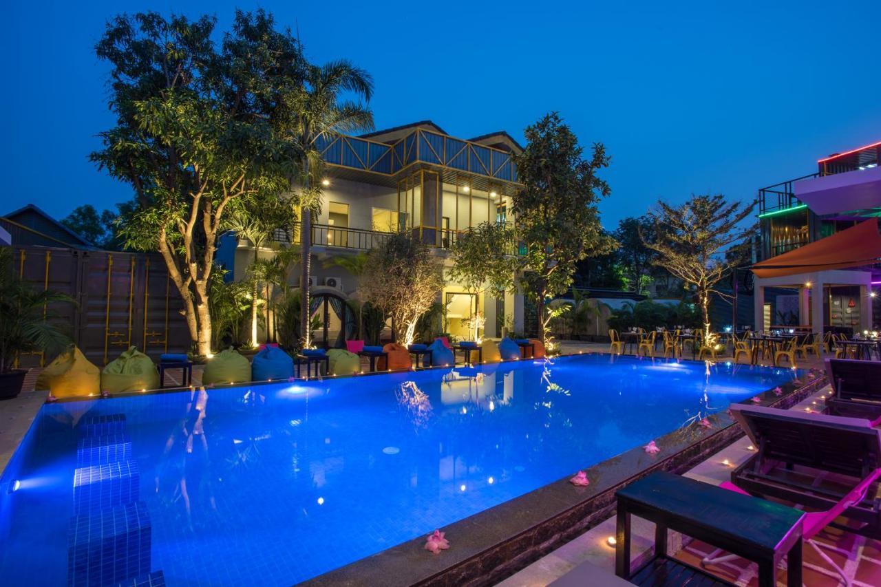 White Rabbit Hostel Siem Reap Esterno foto