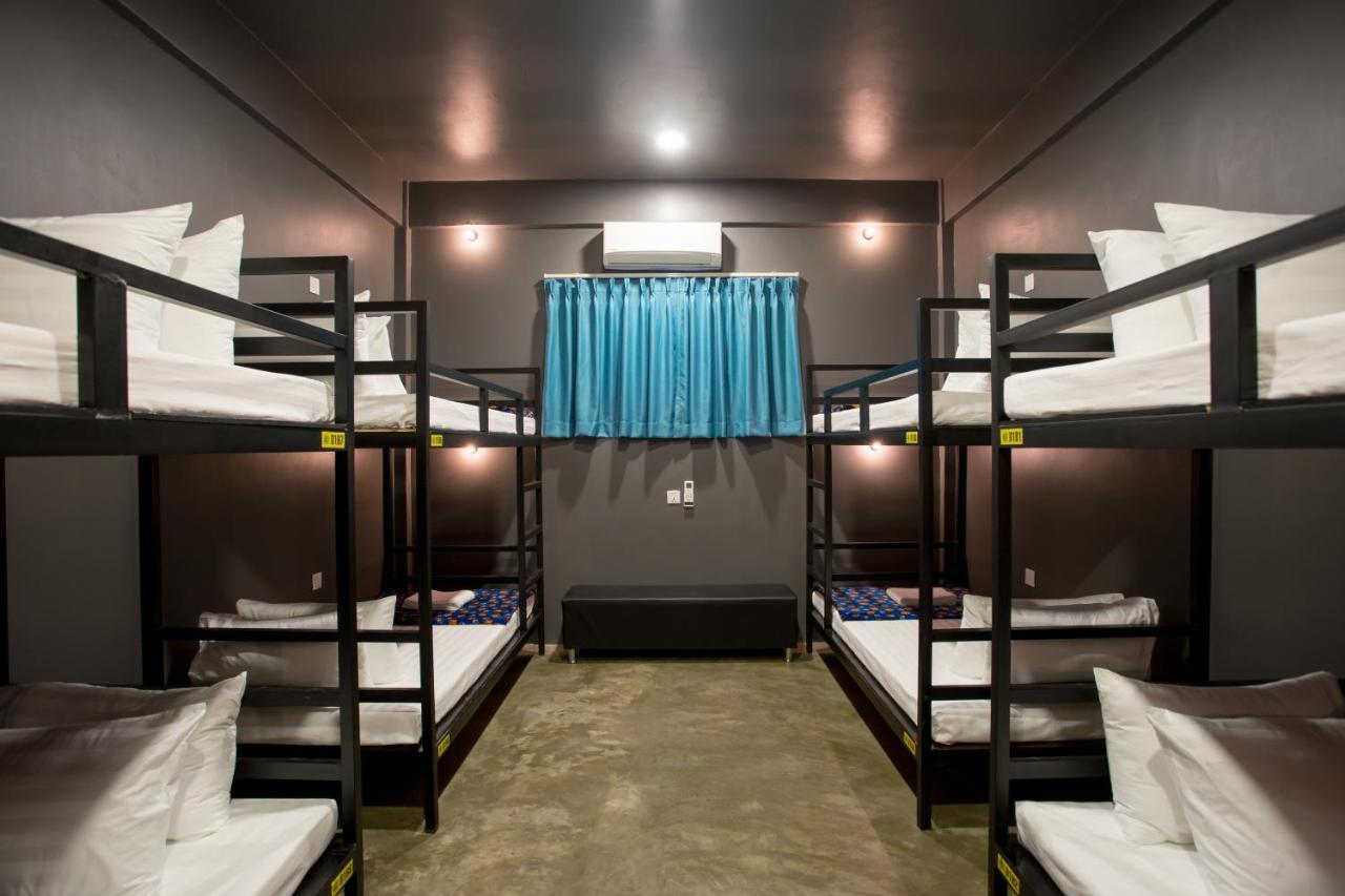 White Rabbit Hostel Siem Reap Esterno foto